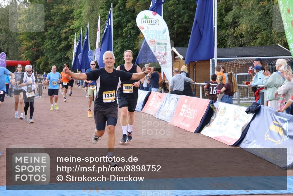 14.09.2025 - Airport Race Strokosch-Dieckow http://msf.ph/oto/8898752 14.09.2025 12:26:03 Ziel 96, 117, 253, 381, 633, 1056, 1344, 1717, 1792, 1880, 1895, 1912, 2161, 5029 meine-sportfotos.de