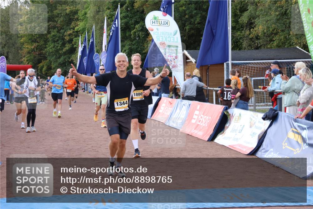 14.09.2025 - Airport Race Strokosch-Dieckow http://msf.ph/oto/8898765 14.09.2025 12:26:03 Ziel 96, 117, 253, 381, 633, 1056, 1344, 1717, 1792, 1880, 1895, 1912, 2161, 5029 meine-sportfotos.de