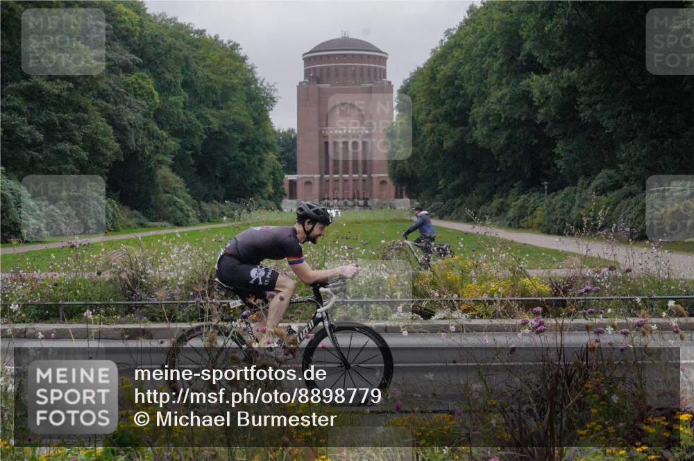 14.09.2025 - Stadtparktriathlon Michael Burmester http://msf.ph/oto/8898779 14.09.2025 09:06:37 Radfahren 334, 386 meine-sportfotos.de