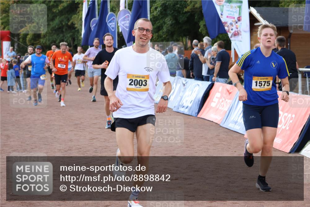 14.09.2025 - Airport Race Strokosch-Dieckow http://msf.ph/oto/8898842 14.09.2025 12:26:17 Ziel 122, 149, 151, 245, 321, 764, 978, 1276, 1401, 1433, 1575, 1881, 2003, 2038, 4235 meine-sportfotos.de