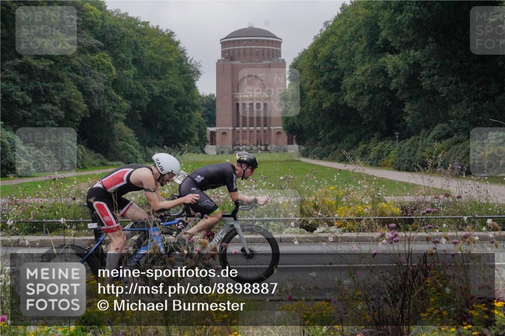 14.09.2025 - Stadtparktriathlon Michael Burmester http://msf.ph/oto/8898887 14.09.2025 09:08:14 Radfahren 333, 366, 377 meine-sportfotos.de