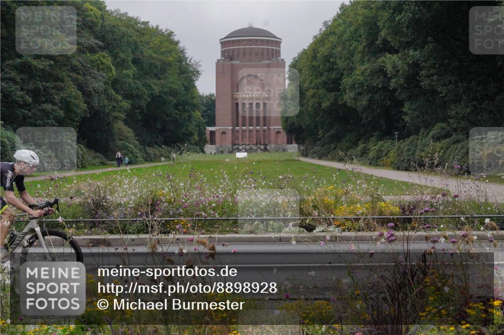 14.09.2025 - Stadtparktriathlon Michael Burmester http://msf.ph/oto/8898928 14.09.2025 09:08:38 Radfahren 318, 326, 339, 340, 342, 345, 347, 363, 370, 383, 400, 410, 418 meine-sportfotos.de