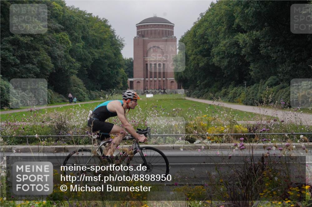 14.09.2025 - Stadtparktriathlon Michael Burmester http://msf.ph/oto/8898950 14.09.2025 09:08:41 Radfahren 318, 326, 339, 340, 342, 345, 347, 363, 365, 370, 383, 392, 410, 418, 437 meine-sportfotos.de