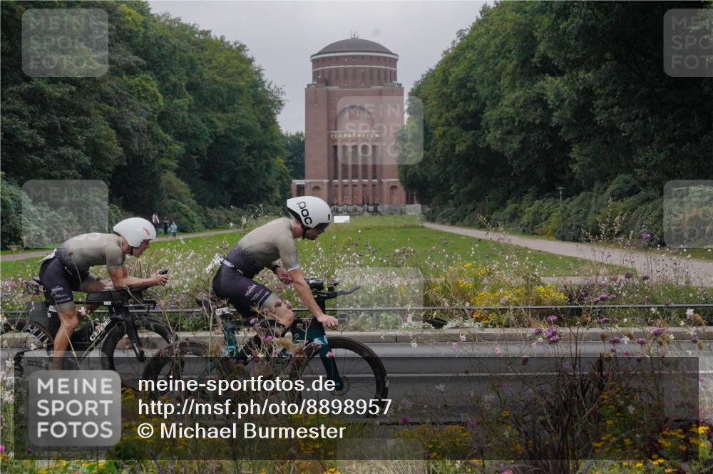 14.09.2025 - Stadtparktriathlon Michael Burmester http://msf.ph/oto/8898957 14.09.2025 09:08:44 Radfahren 318, 326, 339, 340, 342, 345, 347, 365, 370, 383, 392, 410, 418, 437 meine-sportfotos.de