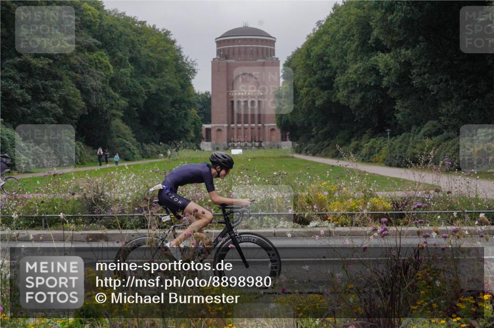 14.09.2025 - Stadtparktriathlon Michael Burmester http://msf.ph/oto/8898980 14.09.2025 09:08:49 Radfahren 339, 340, 342, 347, 365, 392, 410, 437 meine-sportfotos.de