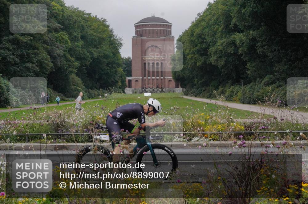 14.09.2025 - Stadtparktriathlon Michael Burmester http://msf.ph/oto/8899007 14.09.2025 09:09:00 Radfahren 323, 352, 362, 375, 434 meine-sportfotos.de