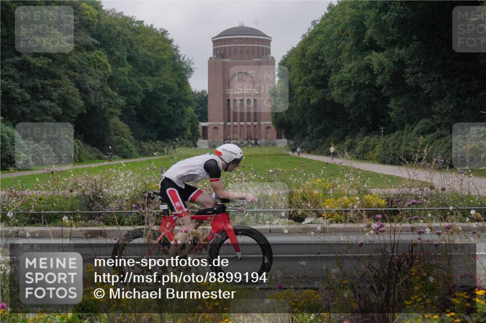 14.09.2025 - Stadtparktriathlon Michael Burmester http://msf.ph/oto/8899194 14.09.2025 09:10:35 Radfahren 303, 325, 367, 369, 372, 395, 420 meine-sportfotos.de