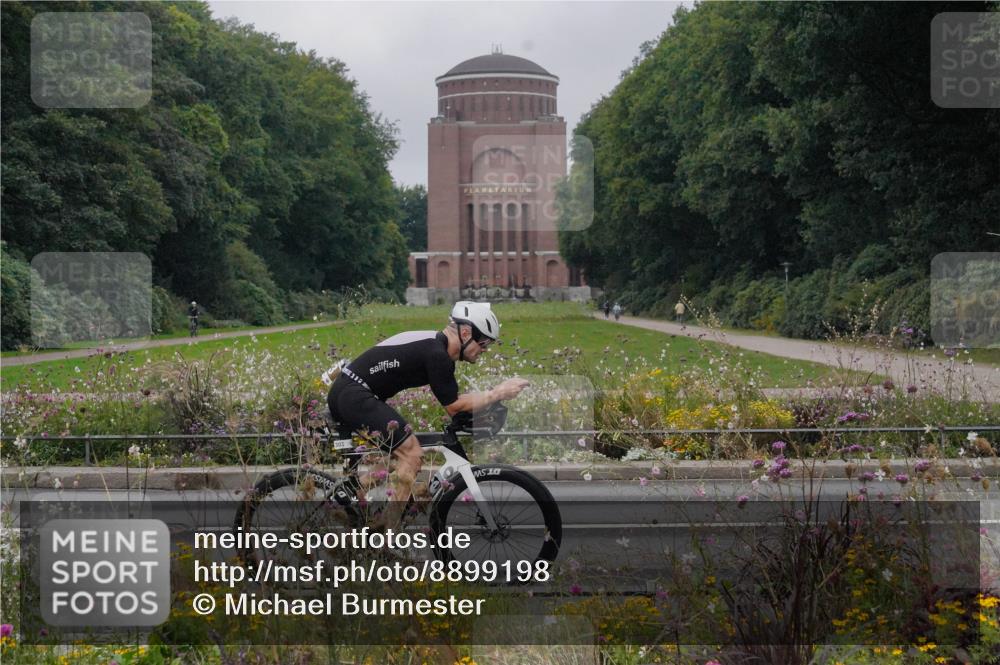 14.09.2025 - Stadtparktriathlon Michael Burmester http://msf.ph/oto/8899198 14.09.2025 09:10:37 Radfahren 303, 319, 325, 367, 369, 372, 395, 420 meine-sportfotos.de