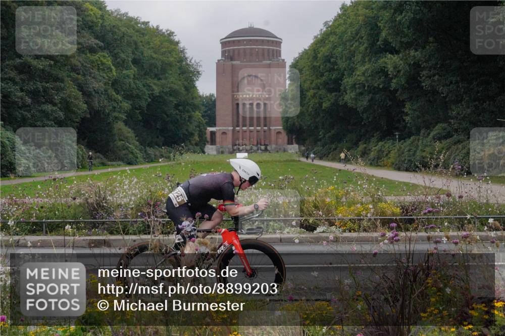 14.09.2025 - Stadtparktriathlon Michael Burmester http://msf.ph/oto/8899203 14.09.2025 09:10:38 Radfahren 303, 319, 325, 367, 369, 372, 395, 420 meine-sportfotos.de