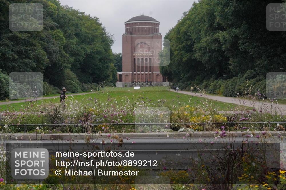 14.09.2025 - Stadtparktriathlon Michael Burmester http://msf.ph/oto/8899212 14.09.2025 09:10:40 Radfahren 303, 319, 322, 325, 367, 369, 372, 395 meine-sportfotos.de