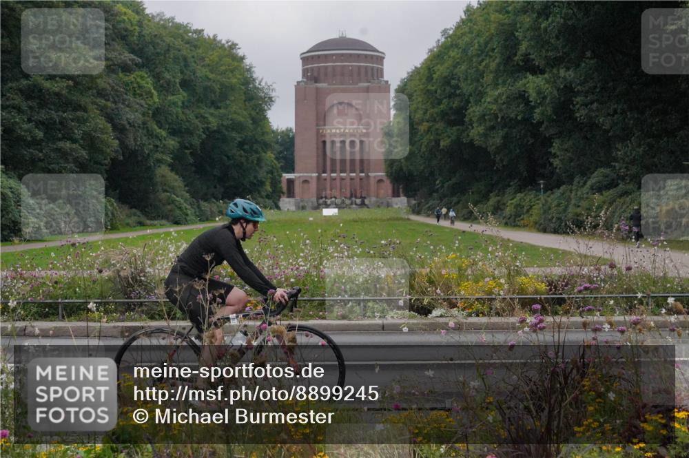 14.09.2025 - Stadtparktriathlon Michael Burmester http://msf.ph/oto/8899245 14.09.2025 09:10:51 Radfahren 302, 322, 382, 415, 421, 435 meine-sportfotos.de