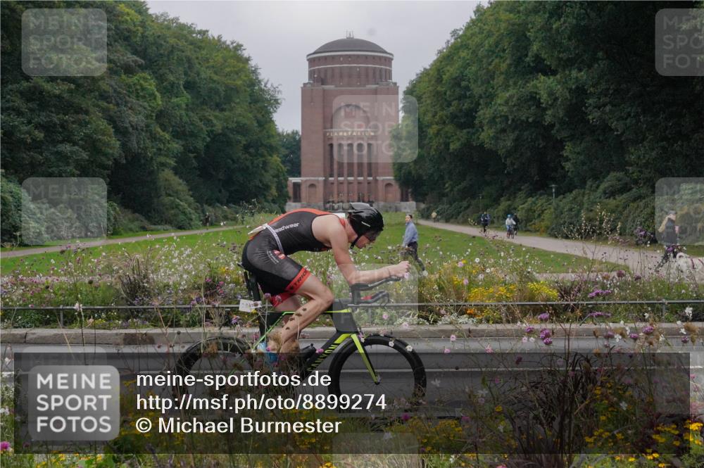 14.09.2025 - Stadtparktriathlon Michael Burmester http://msf.ph/oto/8899274 14.09.2025 09:11:06 Radfahren 330, 351, 355, 360, 476 meine-sportfotos.de