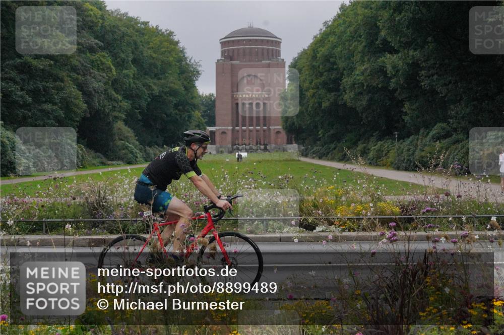 14.09.2025 - Stadtparktriathlon Michael Burmester http://msf.ph/oto/8899489 14.09.2025 09:13:24 Radfahren 304, 327, 359 meine-sportfotos.de