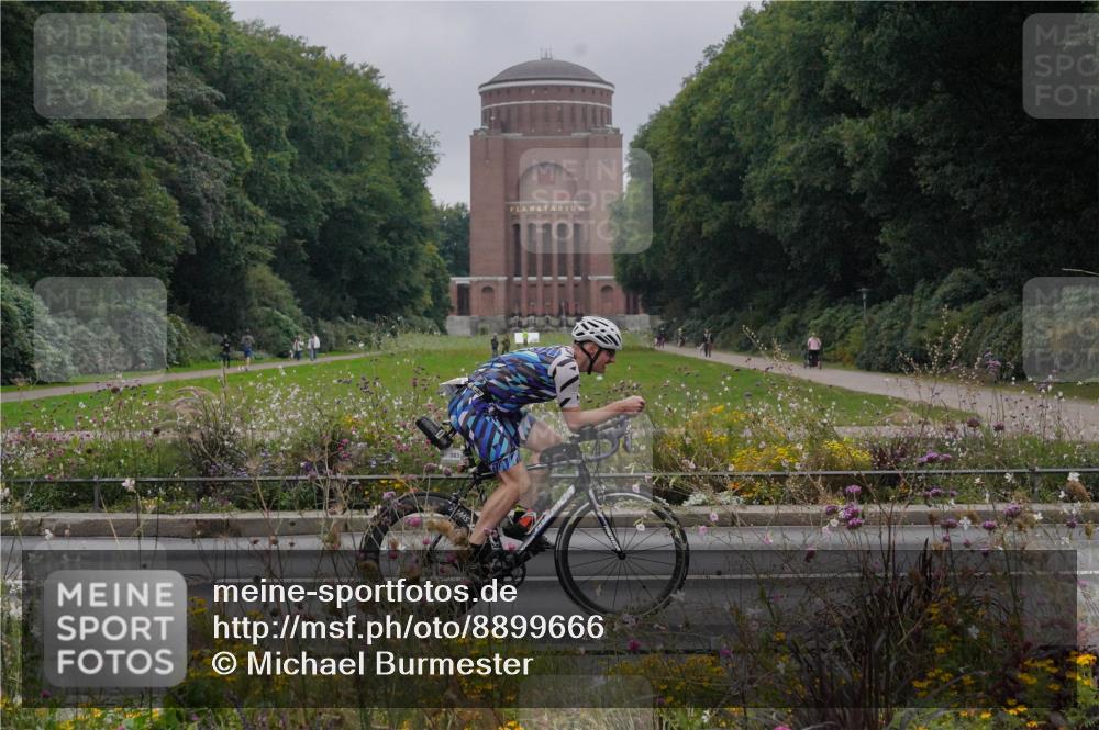 14.09.2025 - Stadtparktriathlon Michael Burmester http://msf.ph/oto/8899666 14.09.2025 09:15:03 Radfahren 353, 362, 365, 383, 400, 430 meine-sportfotos.de