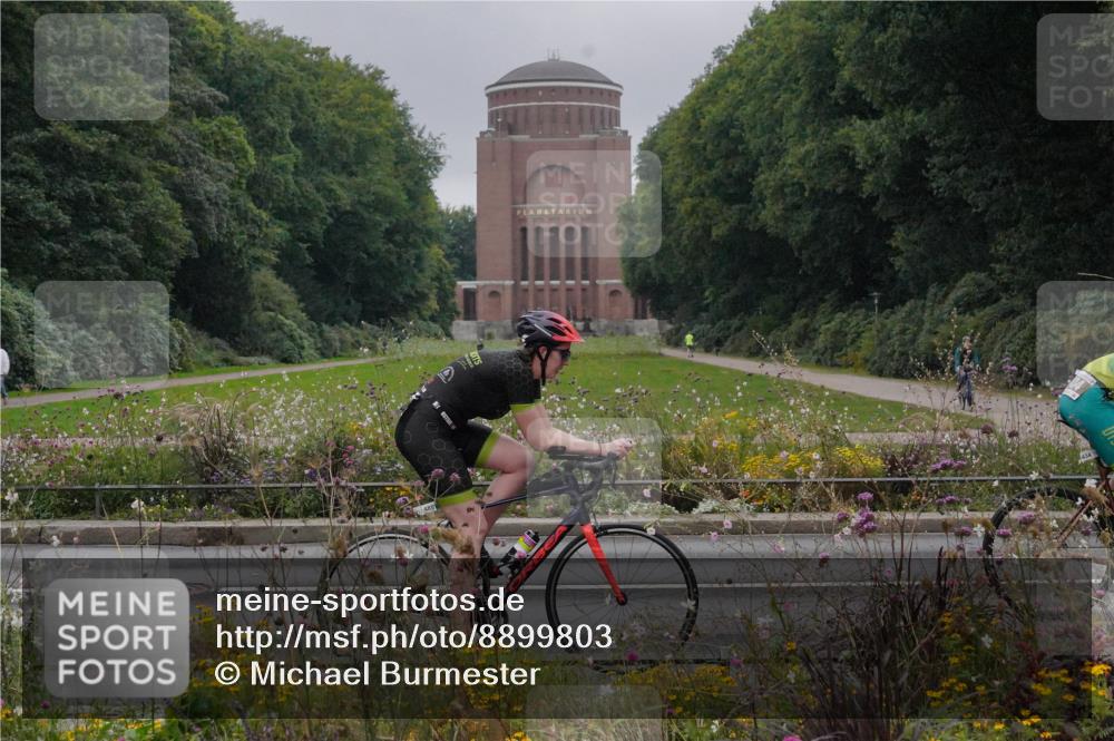 14.09.2025 - Stadtparktriathlon Michael Burmester http://msf.ph/oto/8899803 14.09.2025 09:16:06 Radfahren 311, 348, 357, 413, 414, 432, 434, 488 meine-sportfotos.de
