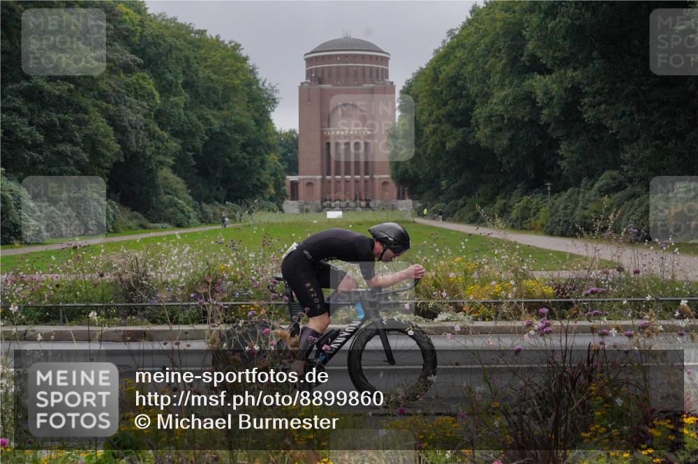 14.09.2025 - Stadtparktriathlon Michael Burmester http://msf.ph/oto/8899860 14.09.2025 09:16:39 Radfahren 330, 336, 351, 355, 367, 372, 399, 435, 460, 462, 501 meine-sportfotos.de