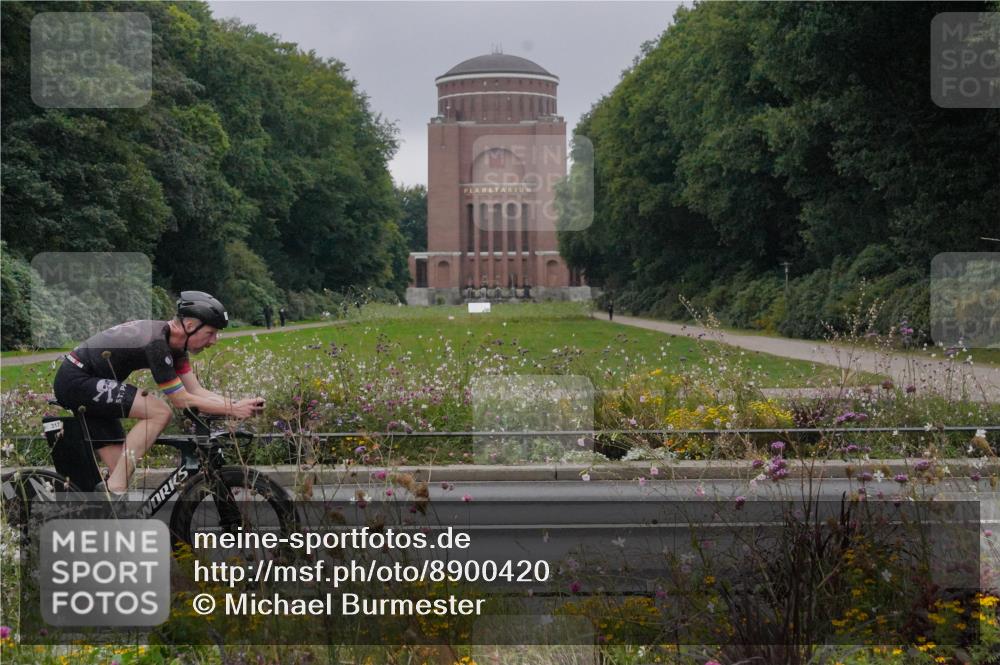 14.09.2025 - Stadtparktriathlon Michael Burmester http://msf.ph/oto/8900420 14.09.2025 09:18:19 Radfahren 317, 344, 395, 420, 456, 459, 468, 481 meine-sportfotos.de
