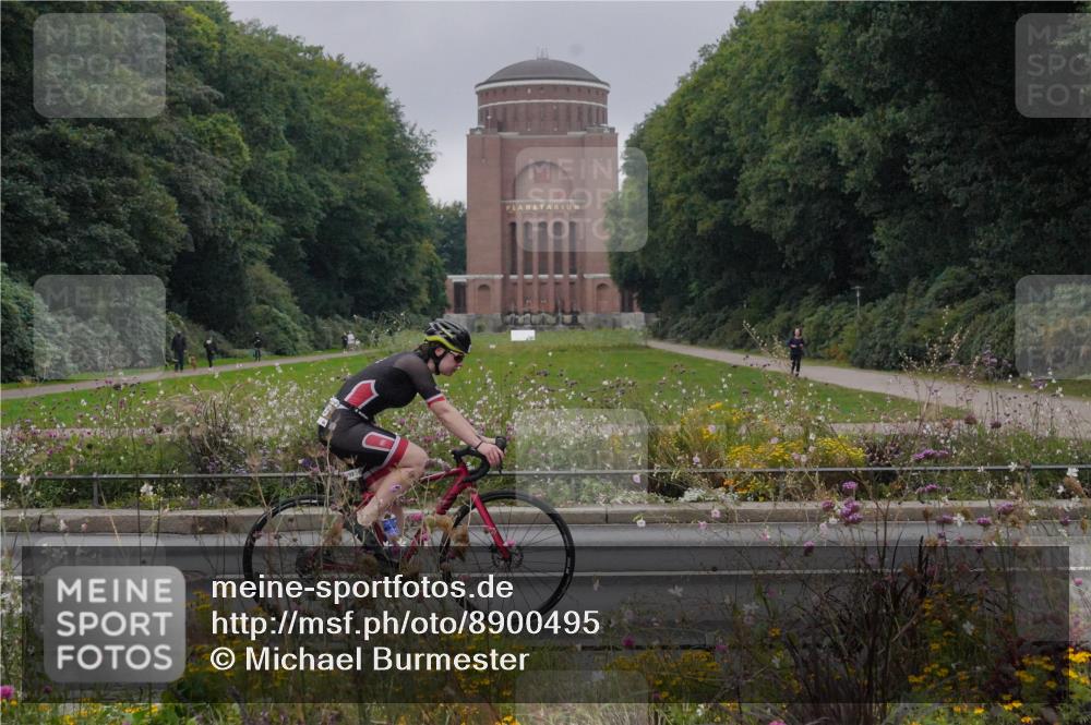 14.09.2025 - Stadtparktriathlon Michael Burmester http://msf.ph/oto/8900495 14.09.2025 09:18:49 Radfahren 302, 454, 455, 493, 499, 502 meine-sportfotos.de