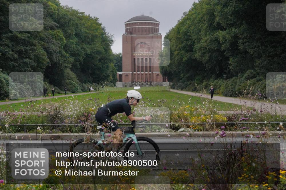 14.09.2025 - Stadtparktriathlon Michael Burmester http://msf.ph/oto/8900500 14.09.2025 09:18:50 Radfahren 302, 454, 493, 499, 502 meine-sportfotos.de