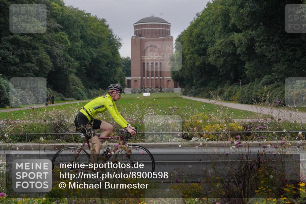 14.09.2025 - Stadtparktriathlon Michael Burmester http://msf.ph/oto/8900598 14.09.2025 09:19:30 Radfahren 304, 439, 443, 467, 477, 479, 486, 492, 494, 495 meine-sportfotos.de