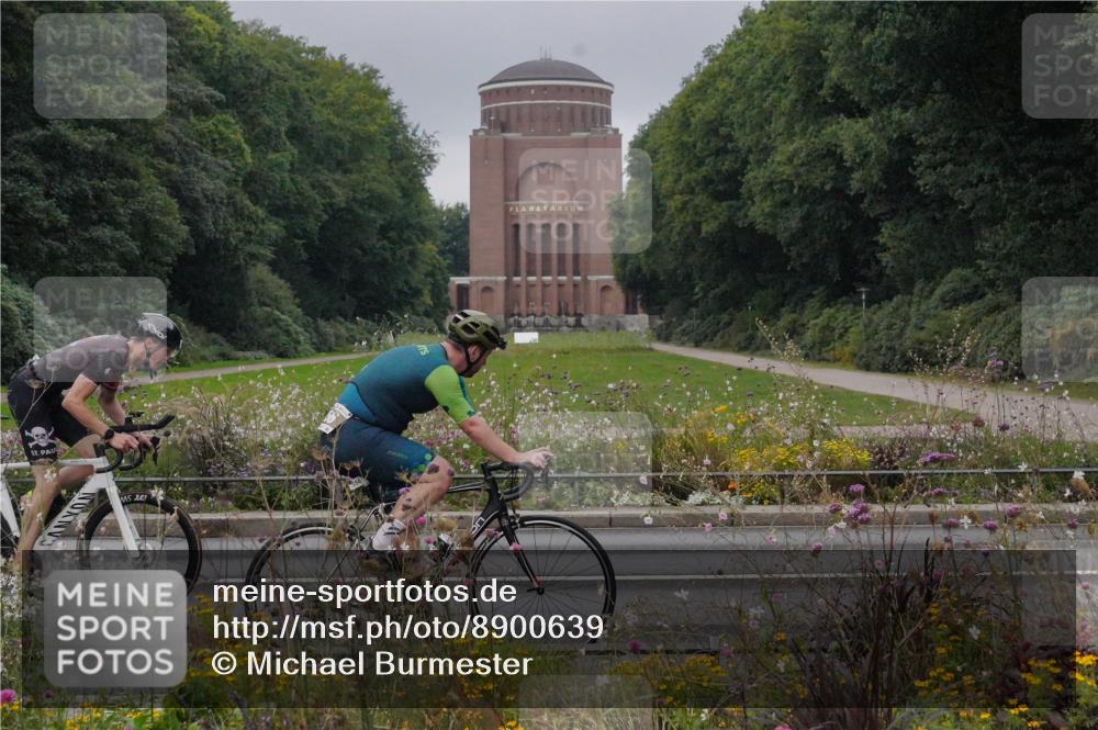 14.09.2025 - Stadtparktriathlon Michael Burmester http://msf.ph/oto/8900639 14.09.2025 09:19:44 Radfahren 320, 324, 356, 366, 382, 425, 447, 485, 497 meine-sportfotos.de