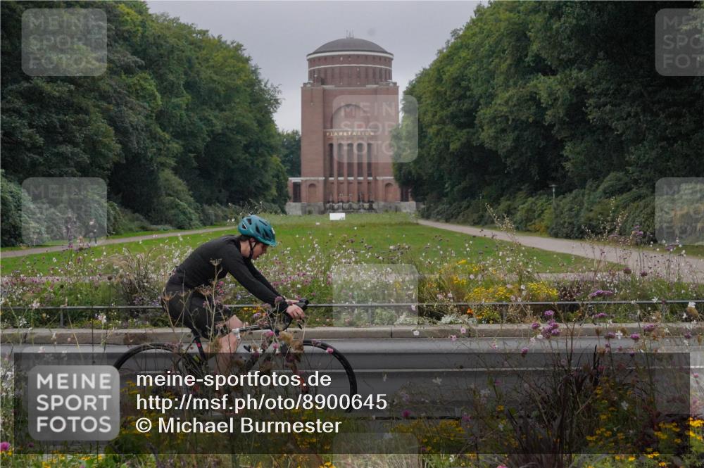 14.09.2025 - Stadtparktriathlon Michael Burmester http://msf.ph/oto/8900645 14.09.2025 09:19:45 Radfahren 320, 324, 356, 366, 382, 425, 442, 447, 485, 497 meine-sportfotos.de