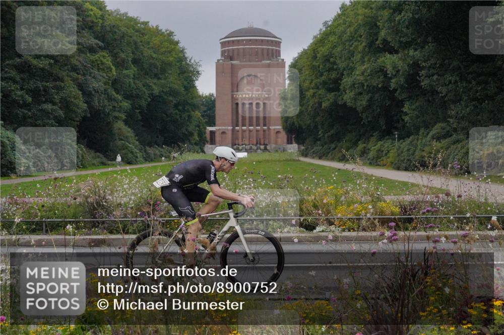 14.09.2025 - Stadtparktriathlon Michael Burmester http://msf.ph/oto/8900752 14.09.2025 09:20:32 Radfahren 301, 318, 326, 340, 345, 346, 347, 359, 363, 370, 371, 373, 377, 381, 389, 445, 448 meine-sportfotos.de