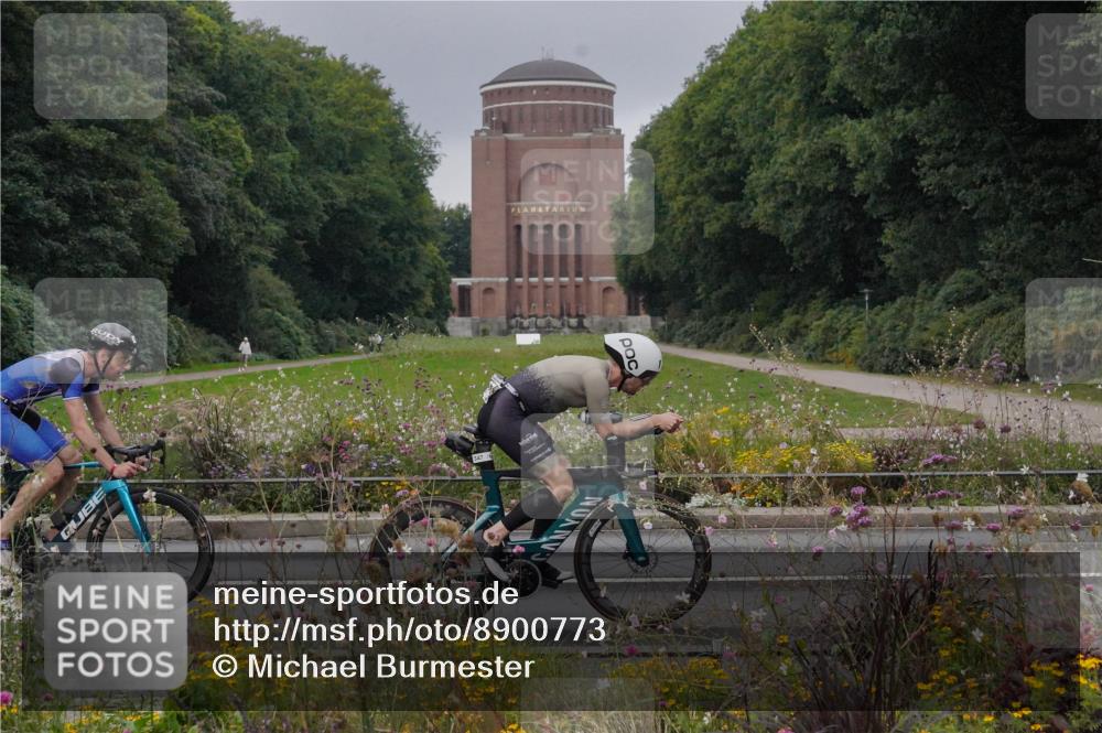 14.09.2025 - Stadtparktriathlon Michael Burmester http://msf.ph/oto/8900773 14.09.2025 09:20:35 Radfahren 301, 318, 326, 340, 345, 346, 347, 359, 363, 370, 373, 377, 381, 386, 389, 448 meine-sportfotos.de