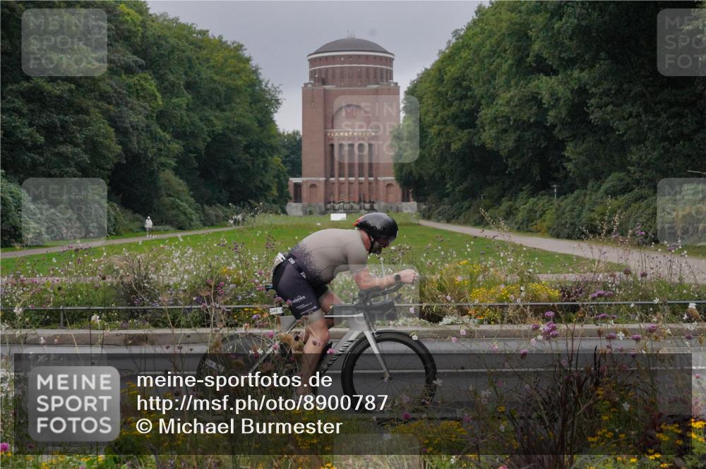 14.09.2025 - Stadtparktriathlon Michael Burmester http://msf.ph/oto/8900787 14.09.2025 09:20:37 Radfahren 301, 318, 340, 345, 346, 347, 359, 370, 373, 377, 381, 386, 389, 448 meine-sportfotos.de