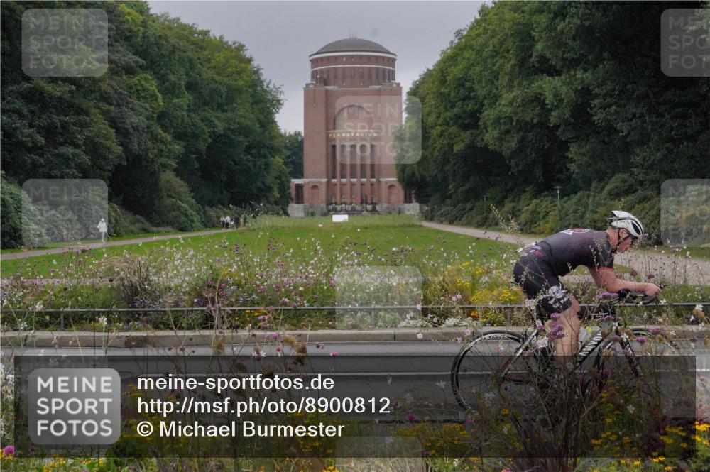 14.09.2025 - Stadtparktriathlon Michael Burmester http://msf.ph/oto/8900812 14.09.2025 09:20:48 Radfahren 327, 353 meine-sportfotos.de