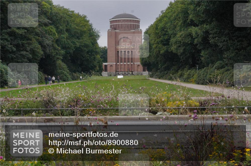 14.09.2025 - Stadtparktriathlon Michael Burmester http://msf.ph/oto/8900880 14.09.2025 09:21:25 Radfahren 323, 349, 352, 362, 375, 379 meine-sportfotos.de