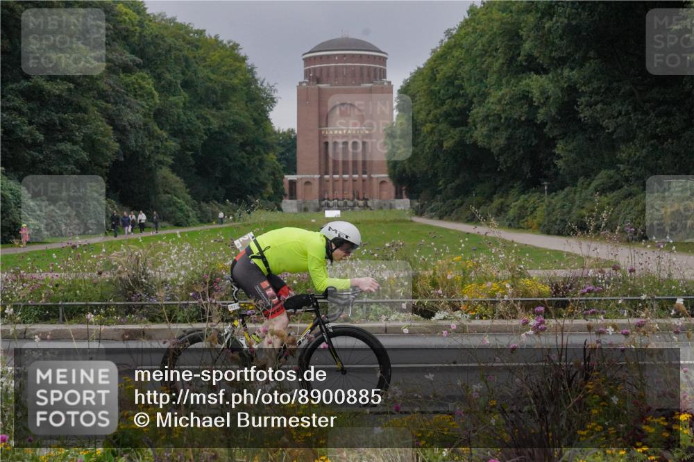 14.09.2025 - Stadtparktriathlon Michael Burmester http://msf.ph/oto/8900885 14.09.2025 09:21:27 Radfahren 323, 349, 352, 362, 375, 379, 393 meine-sportfotos.de