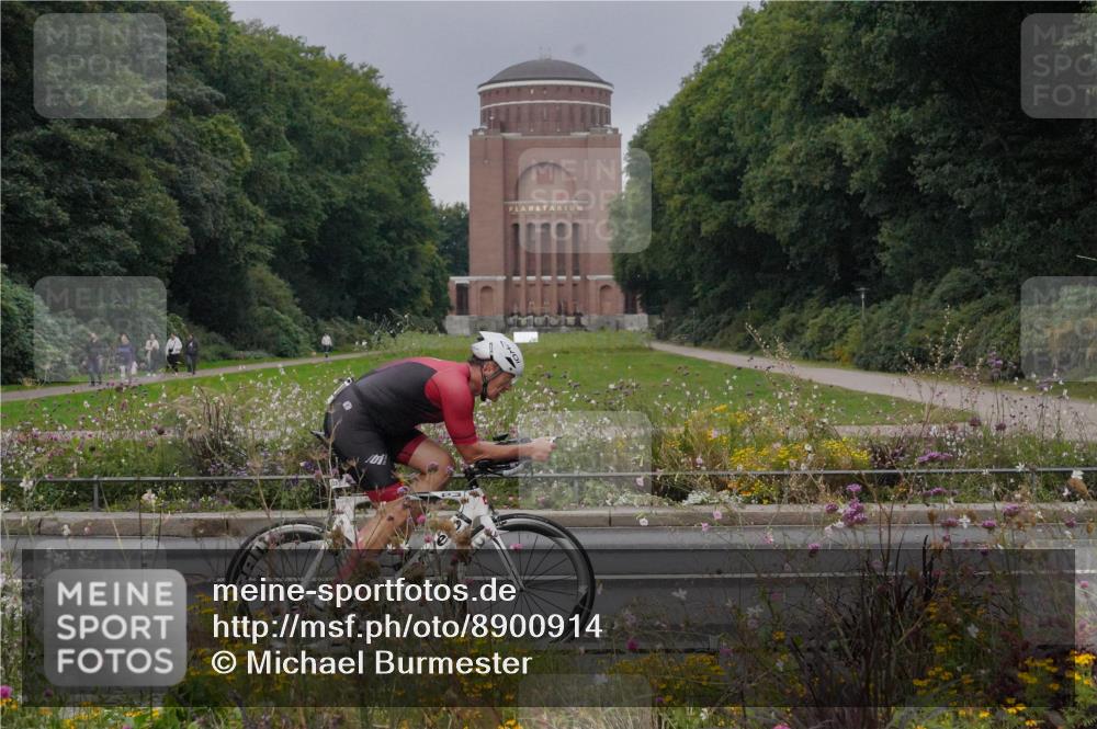 14.09.2025 - Stadtparktriathlon Michael Burmester http://msf.ph/oto/8900914 14.09.2025 09:21:36 Radfahren 323, 349, 365, 379, 383, 393, 400, 450 meine-sportfotos.de