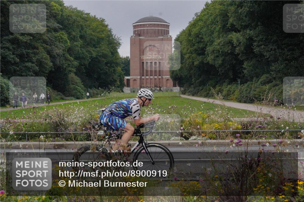 14.09.2025 - Stadtparktriathlon Michael Burmester http://msf.ph/oto/8900919 14.09.2025 09:21:39 Radfahren 365, 383, 393, 400, 450 meine-sportfotos.de