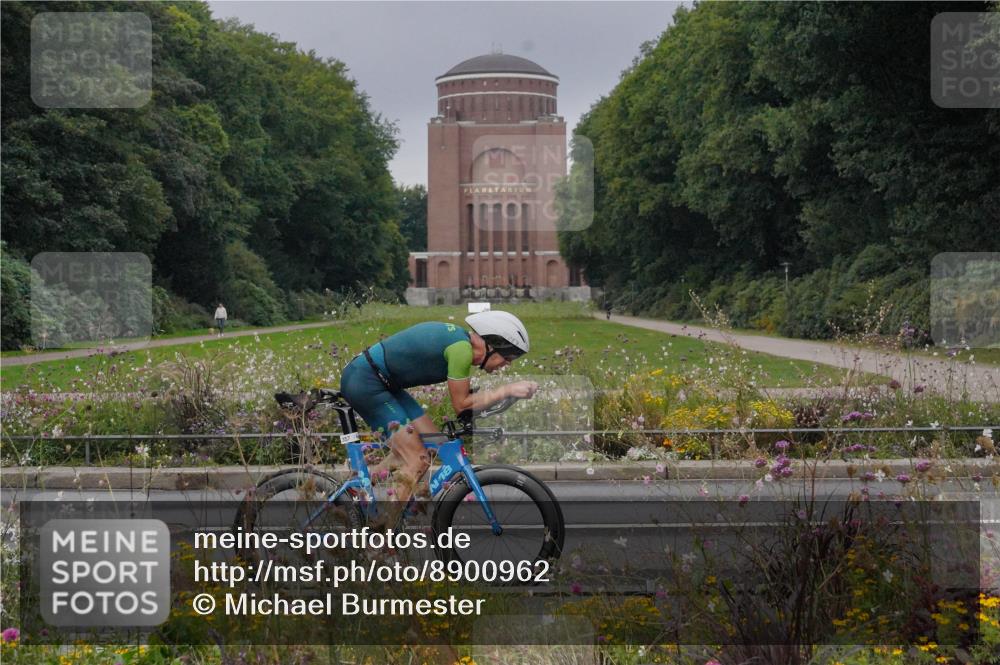 14.09.2025 - Stadtparktriathlon Michael Burmester http://msf.ph/oto/8900962 14.09.2025 09:21:58 Radfahren 354, 357, 410, 451, 458 meine-sportfotos.de