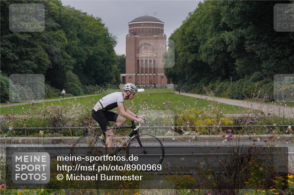 14.09.2025 - Stadtparktriathlon Michael Burmester http://msf.ph/oto/8900969 14.09.2025 09:21:59 Radfahren 354, 357, 410, 451, 458 meine-sportfotos.de