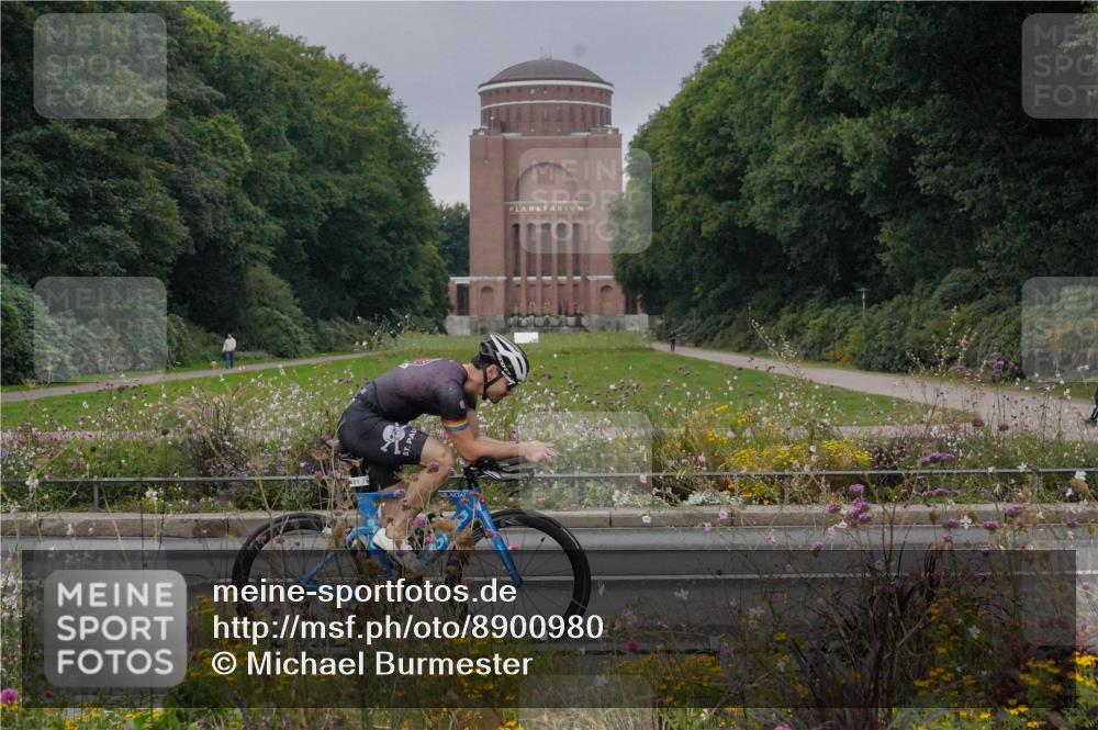 14.09.2025 - Stadtparktriathlon Michael Burmester http://msf.ph/oto/8900980 14.09.2025 09:22:01 Radfahren 354, 357, 410, 451 meine-sportfotos.de