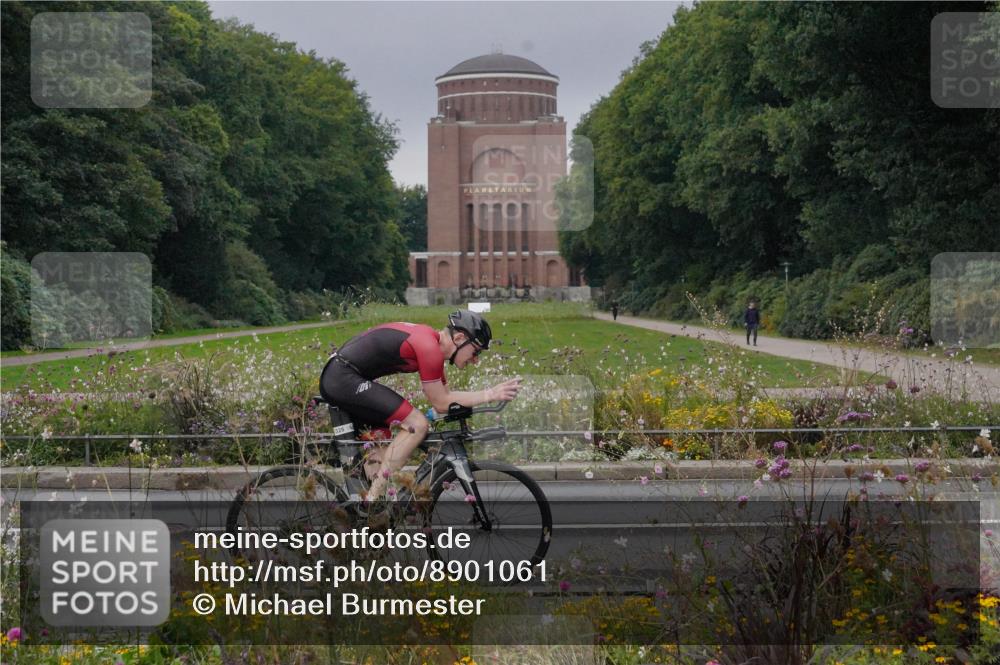 14.09.2025 - Stadtparktriathlon Michael Burmester http://msf.ph/oto/8901061 14.09.2025 09:22:46 Radfahren 328, 372, 406 meine-sportfotos.de