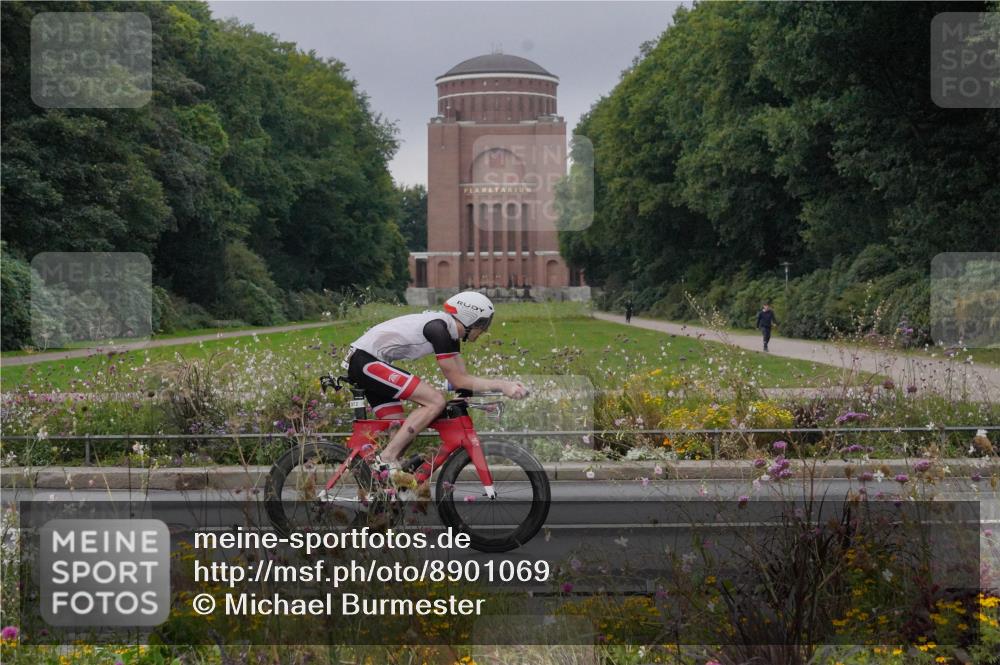14.09.2025 - Stadtparktriathlon Michael Burmester http://msf.ph/oto/8901069 14.09.2025 09:22:50 Radfahren 328, 372, 406 meine-sportfotos.de