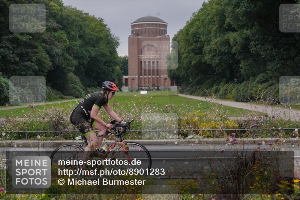 14.09.2025 - Stadtparktriathlon Michael Burmester http://msf.ph/oto/8901283 14.09.2025 09:23:45 Radfahren 350, 399, 453, 457, 488 meine-sportfotos.de