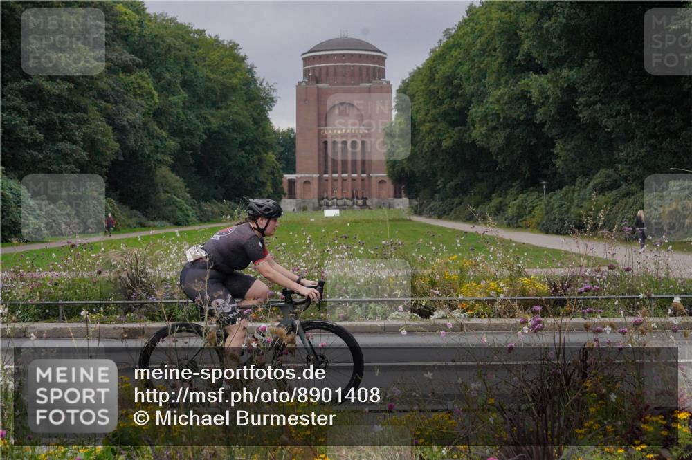 14.09.2025 - Stadtparktriathlon Michael Burmester http://msf.ph/oto/8901408 14.09.2025 09:24:53 Radfahren 332, 387, 440, 474 meine-sportfotos.de