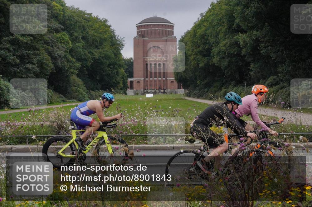 14.09.2025 - Stadtparktriathlon Michael Burmester http://msf.ph/oto/8901843 14.09.2025 09:28:28 Radfahren 311, 382, 400, 413, 414, 423, 430, 435, 448 meine-sportfotos.de