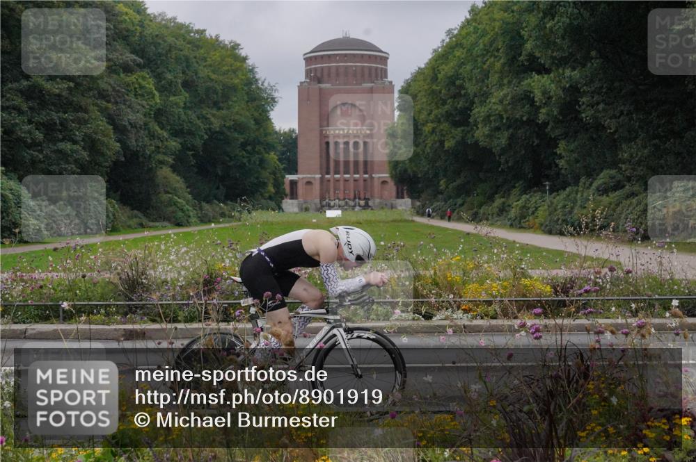 14.09.2025 - Stadtparktriathlon Michael Burmester http://msf.ph/oto/8901919 14.09.2025 09:29:13 Radfahren 402, 408, 416, 500 meine-sportfotos.de