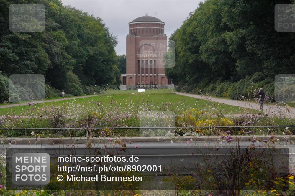 14.09.2025 - Stadtparktriathlon Michael Burmester http://msf.ph/oto/8902001 14.09.2025 09:30:01 Radfahren 394, 412, 450, 458, 484, 501 meine-sportfotos.de