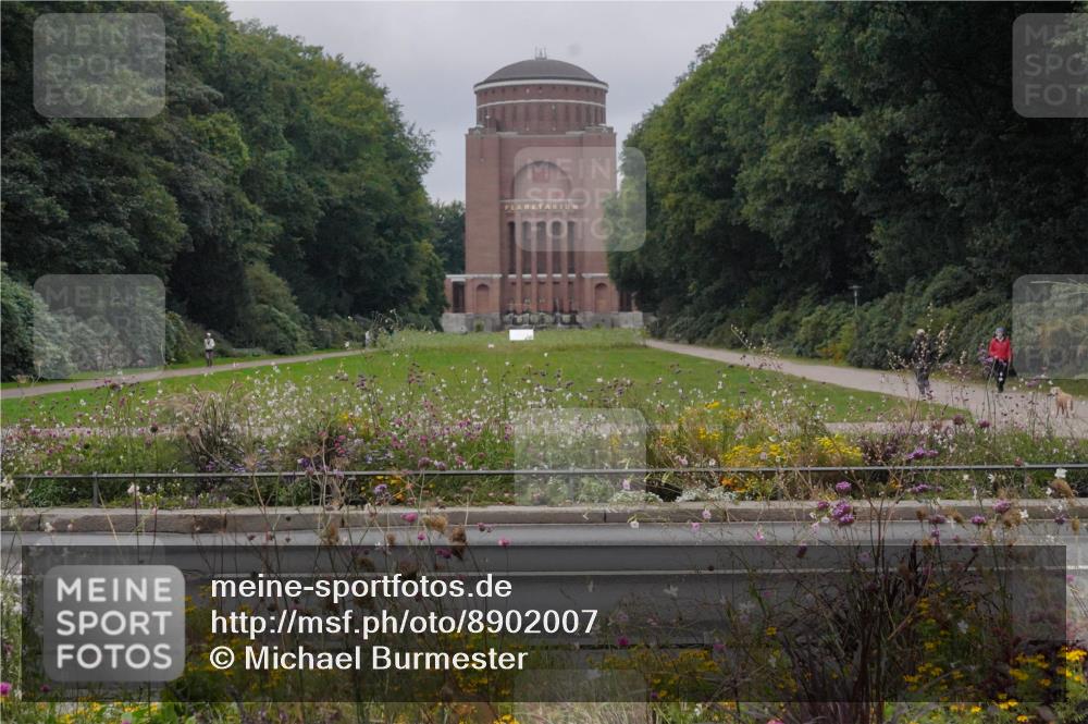 14.09.2025 - Stadtparktriathlon Michael Burmester http://msf.ph/oto/8902007 14.09.2025 09:30:04 Radfahren 394, 412, 450, 484, 501 meine-sportfotos.de