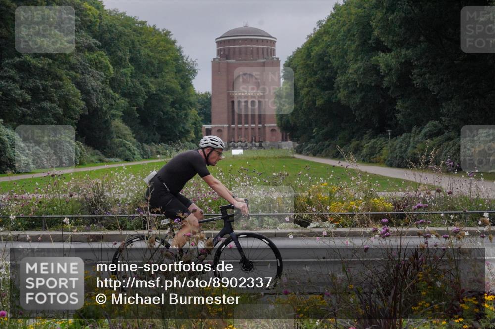 14.09.2025 - Stadtparktriathlon Michael Burmester http://msf.ph/oto/8902337 14.09.2025 09:34:25 Radfahren 338, 380, 401, 404, 479 meine-sportfotos.de