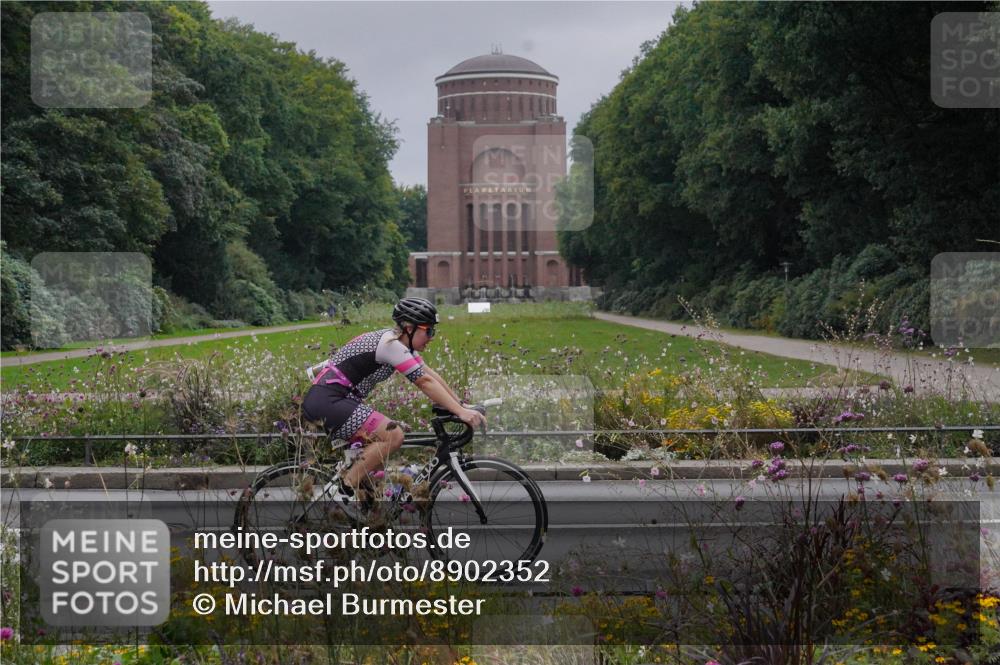 14.09.2025 - Stadtparktriathlon Michael Burmester http://msf.ph/oto/8902352 14.09.2025 09:34:43 Radfahren 302, 438, 477, 492, 497 meine-sportfotos.de