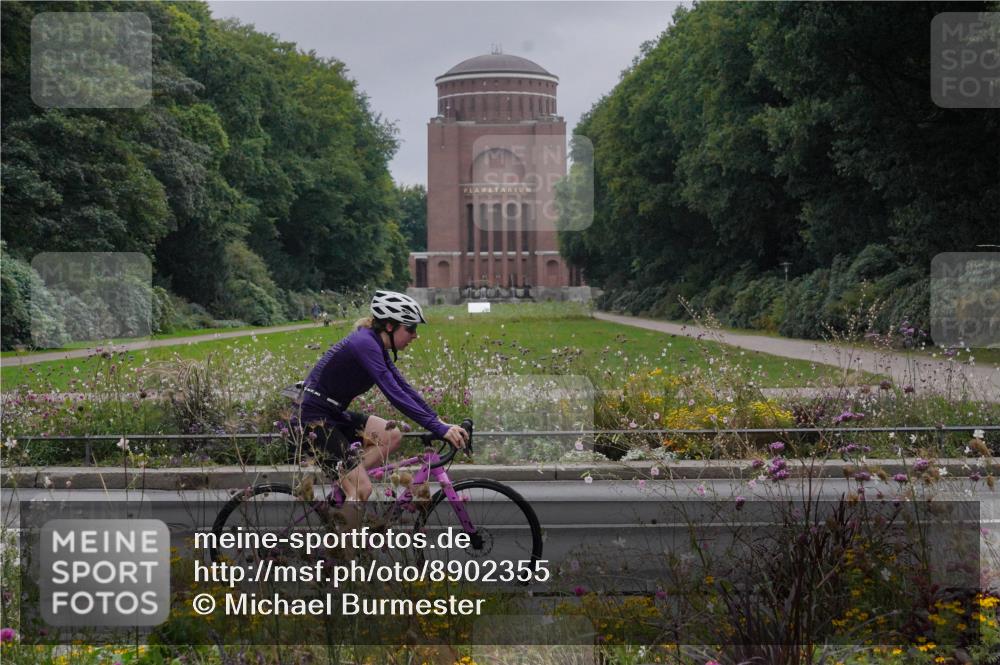 14.09.2025 - Stadtparktriathlon Michael Burmester http://msf.ph/oto/8902355 14.09.2025 09:34:50 Radfahren 383, 386, 438, 477, 492 meine-sportfotos.de