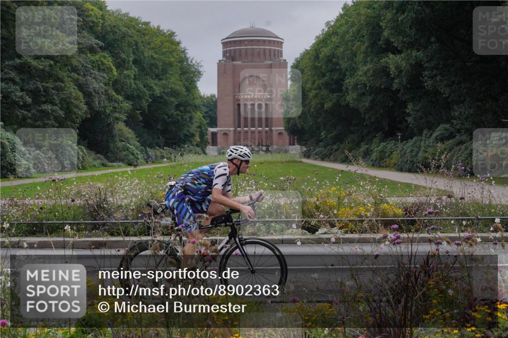 14.09.2025 - Stadtparktriathlon Michael Burmester http://msf.ph/oto/8902363 14.09.2025 09:34:57 Radfahren 383, 386, 393 meine-sportfotos.de