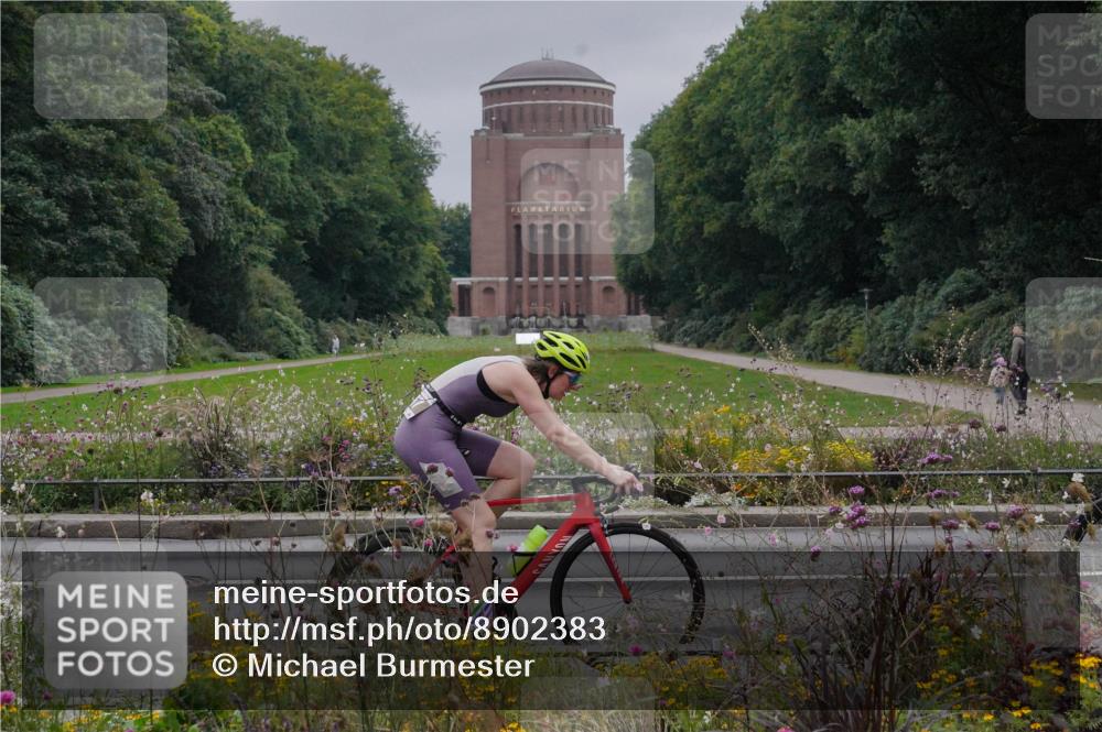 14.09.2025 - Stadtparktriathlon Michael Burmester http://msf.ph/oto/8902383 14.09.2025 09:35:40 Radfahren 410, 467, 487, 498 meine-sportfotos.de